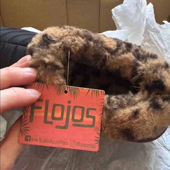 *NEW* FLOJOS LEXIE OUTDOOR SLIPPER BLACK PUFF LEOPARD FUR 11 - Picture 5 of 8